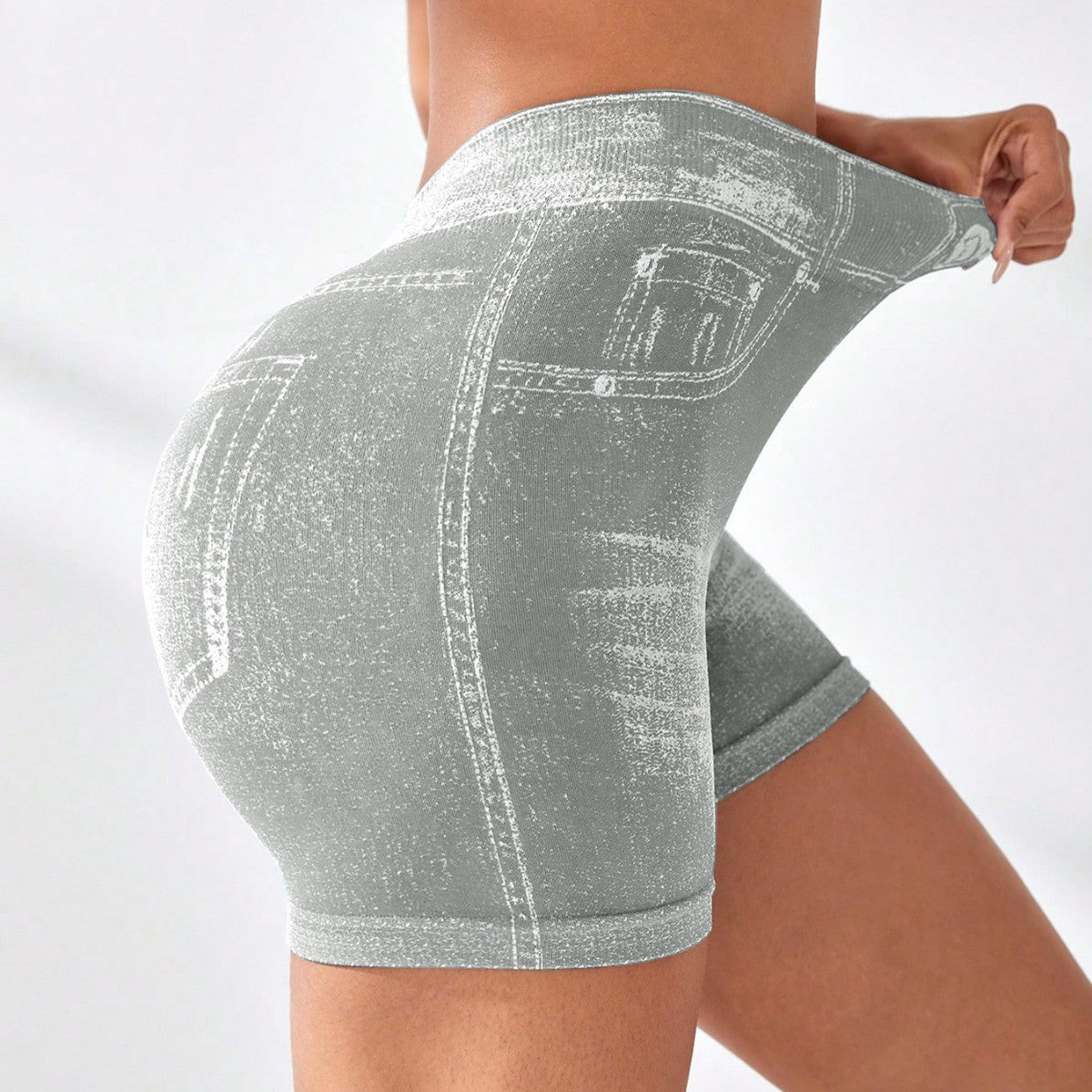 V-shaped Waist-cinching Butt-lifting Seamless Yoga Shorts