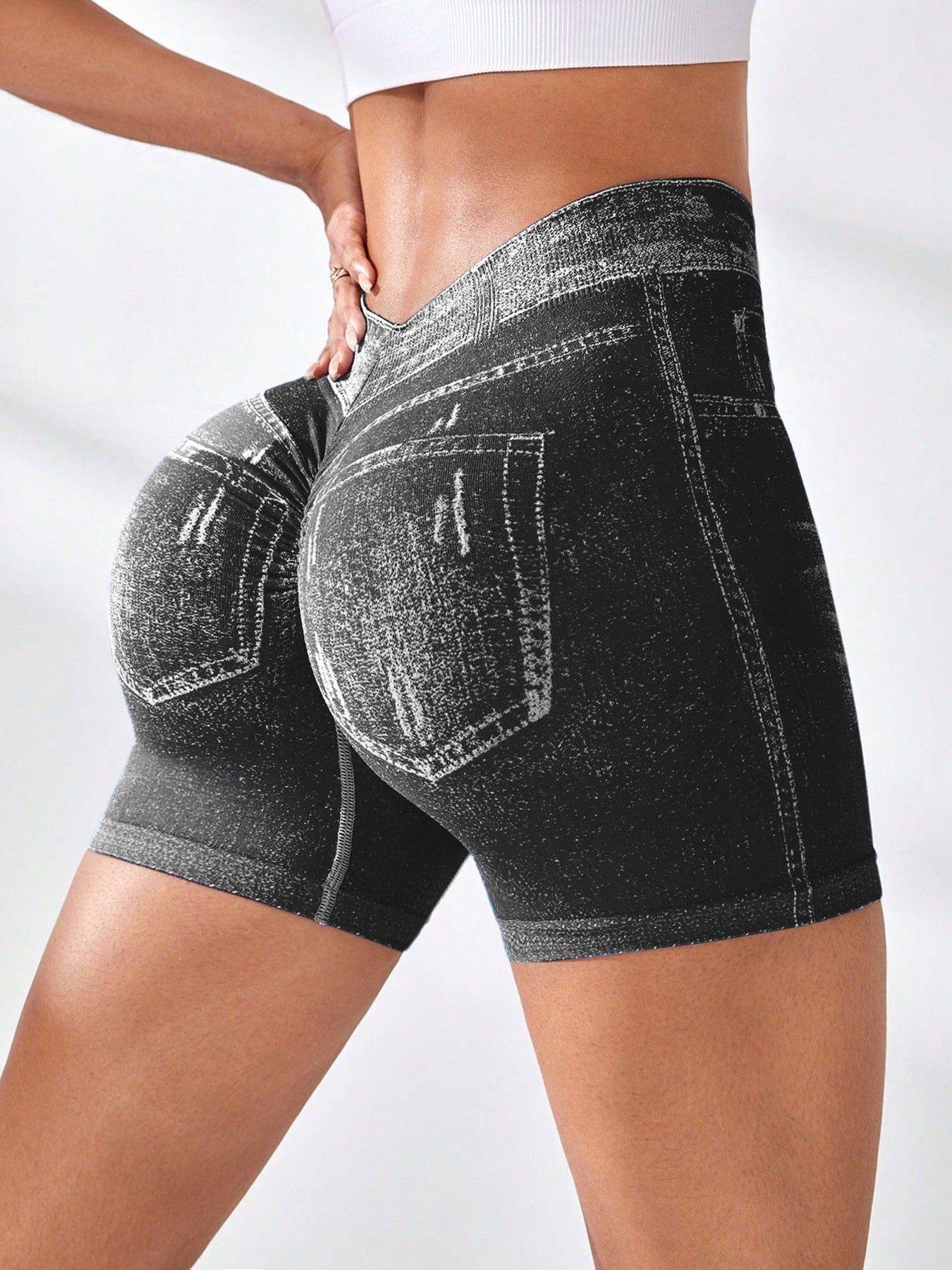 V-shaped Waist-cinching Butt-lifting Seamless Yoga Shorts